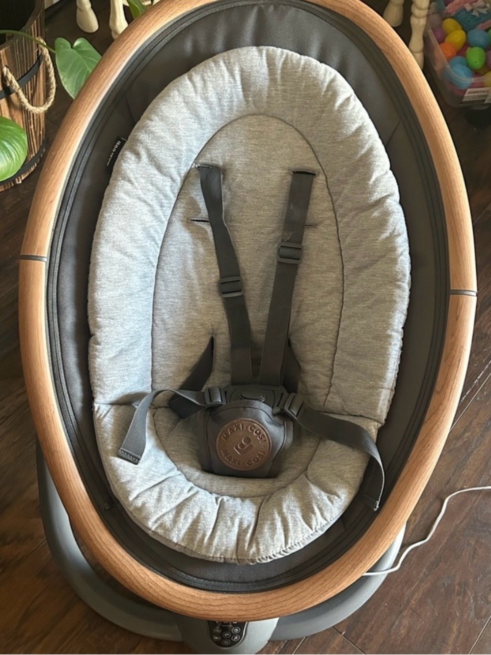 Maxi Cosi Cassia Swing in Essential Graphite
